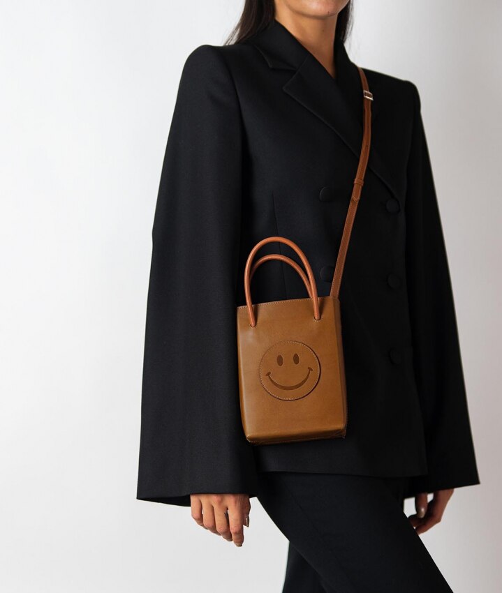 Essential Crossbody Borsa Smiley Vegetable Tanned Brown