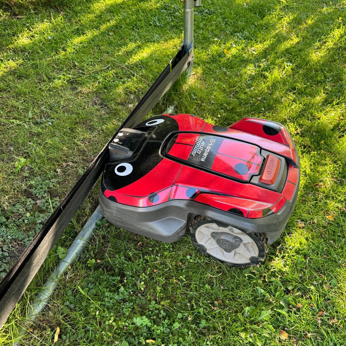 Protezione per trampolini per tagliaerba robot